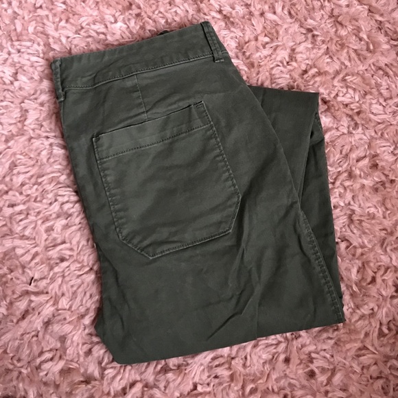 Old Navy Pixie Pants - Picture 2 of 4